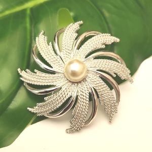 Vintage Sarah Coventry "Silvery Sunburst" Brooch Pin